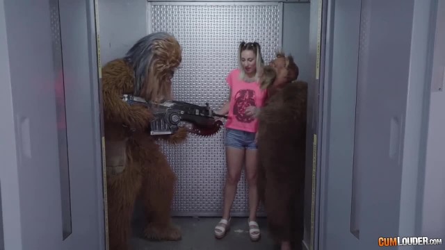 Похотливая давалка кончает в групповухе от двойного проникновения - #2