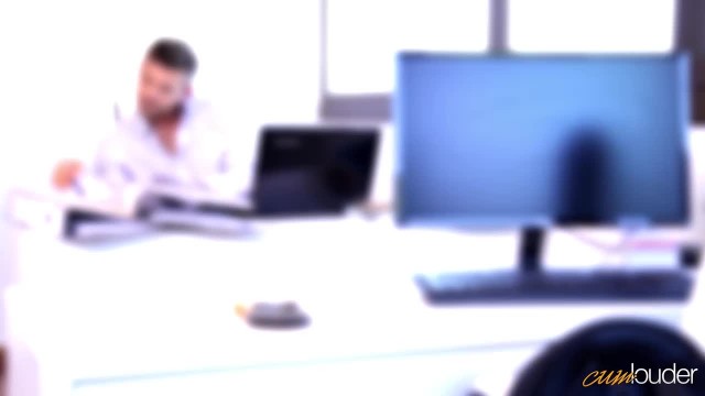 Грудастая латинка после минета в офисе насадилась на член приятеля - #1