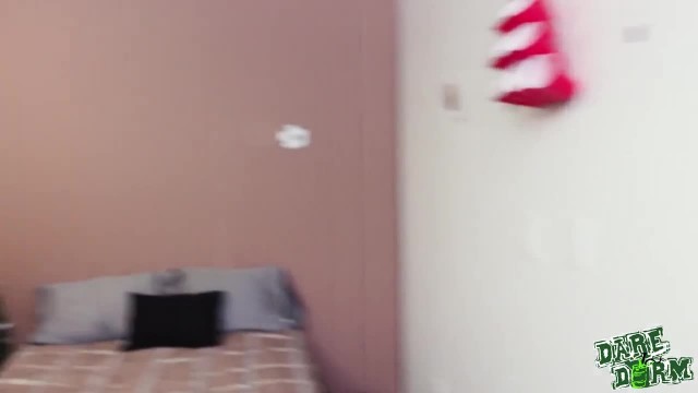 Парень снимает на камеру, как по кругу трахает бабищ в пилотку - #1