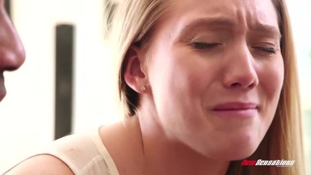 Зрелый негр присунул огромный ствол в тугую дырку студентки - #1