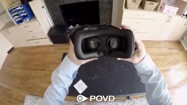 Худая девушка с тугой промежностью на камеру сосёт член парню - #1